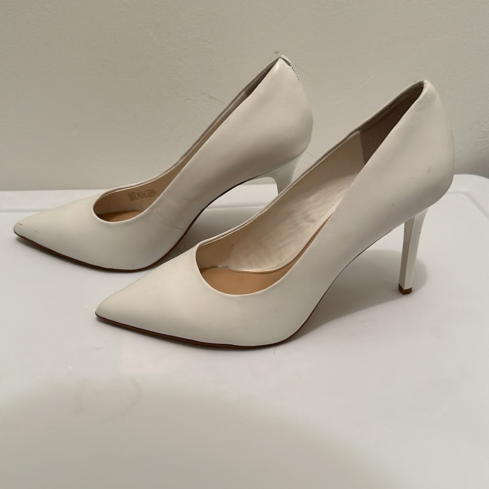 Gianni Bini White Leather Pump Heels